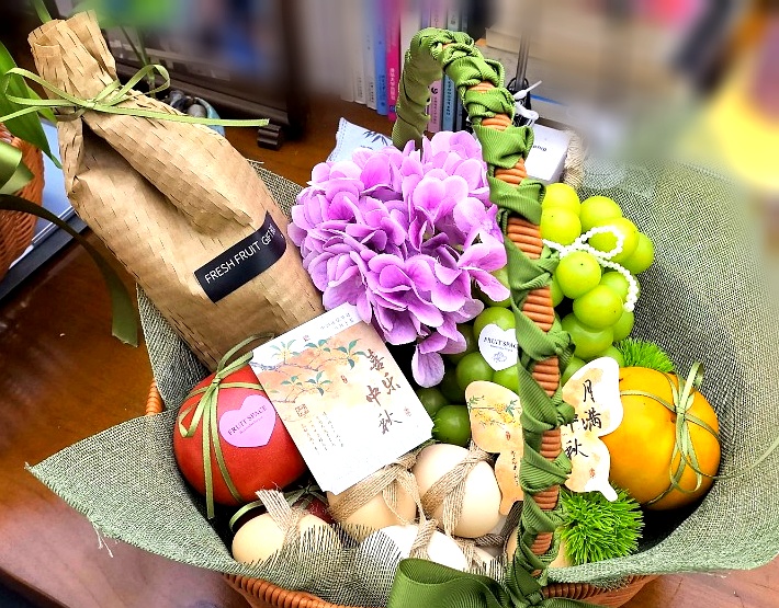 喜乐中秋 · 紫绣球生鲜花果竹篮